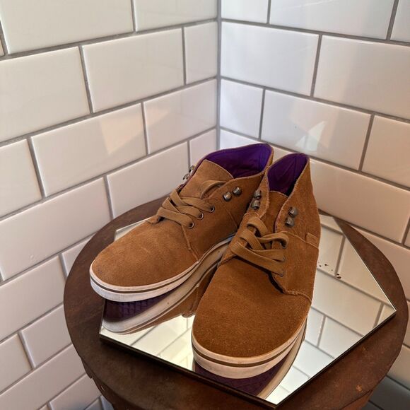 VANS Shoes - Vans leather chukka sneakers women’s Size 6